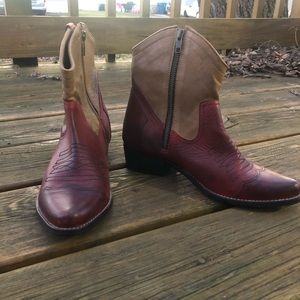 MIA Richmond two tone leather cowboy boot NWOT